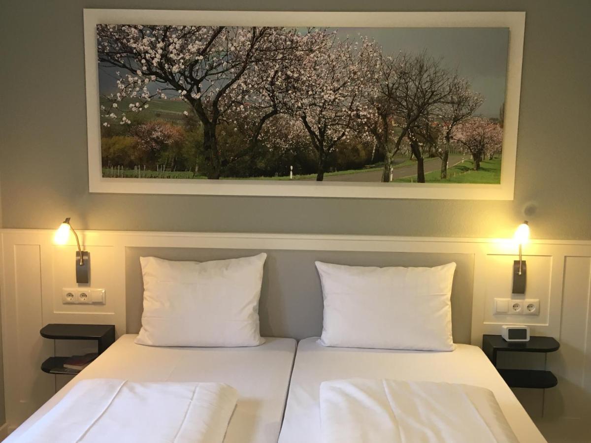 Jugendstilhotel Trifels 特里费尔斯山麓安韦勒 外观 照片